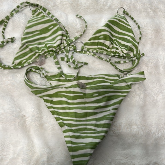 Size small- green stripped bikini - Picture 2 of 2